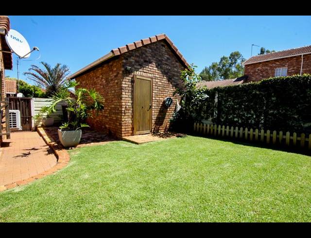 3 BEDROOM TOWNHOUSE FOR SALE IN ELDORAIGNE